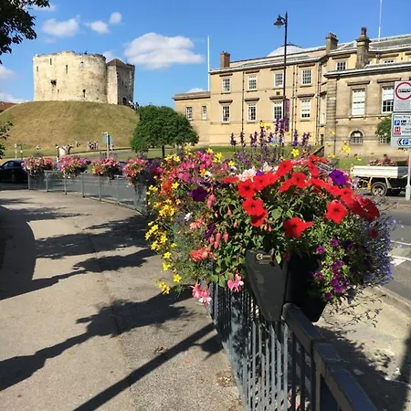 Apartment Centre York